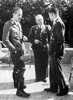 Адольф Галланд (слева) и Вернер Мёльдерс (Werner Mölders) (справа) во время интервью с военным корреспондентом. Аэродром Виссент, сентябрь 1940 г.